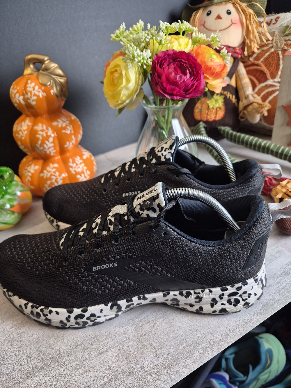 Brooks Revel 5 Women's Black Running Shoes with Dalmatian Accent. Size 11